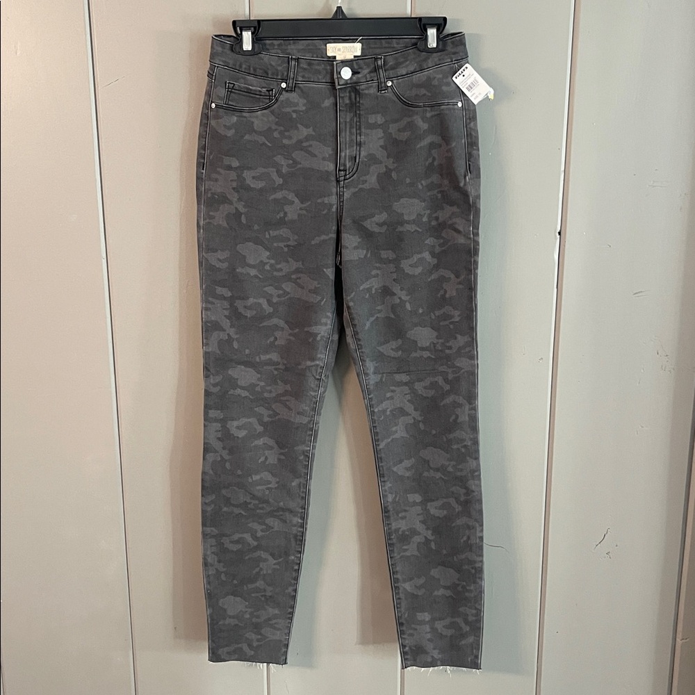NWT Sky Sparrow Tilly’s Jeans Black Gray Camouflage Utility Chic Grunge Street